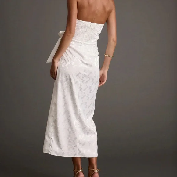 Elegant White Strapless Dress - Picture 4 of 4
